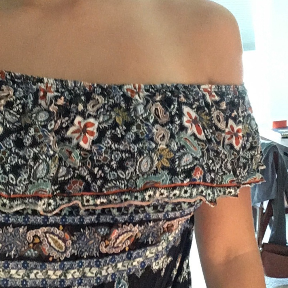 Off the shoulder tee